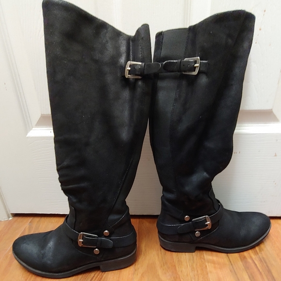 Boots - Picture 3 of 4